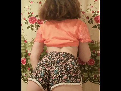 ❤️ Jeune fille sexy se déshabillant devant la caméra. ❤❌ Fucking at us ️❤