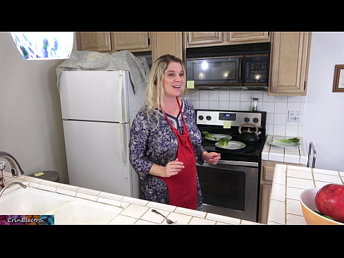 ❤️ Belle-mère qui le traie dans la cuisine avant son rendez-vous. ❤❌ Fucking at us ️❤