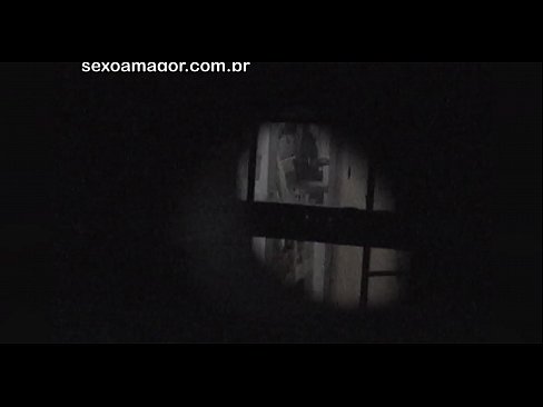 ❤️ Blondie se fait secrètement filmer par un voyeur du quartier caché derrière des briques creuses. ❤❌ Fucking at us ️❤